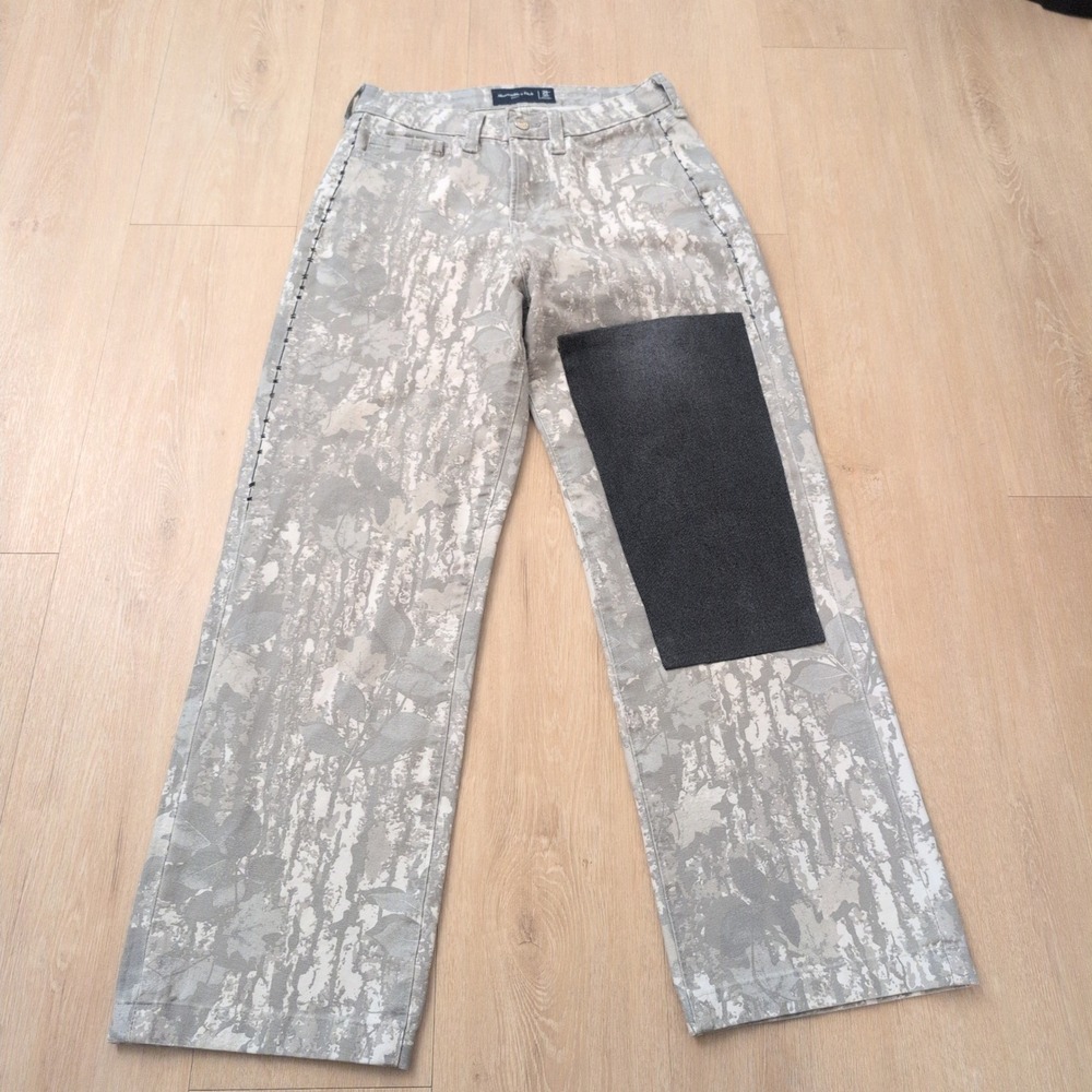 Abercrombie & Fitch Size 28 Baggy Camo Pants Grey Tree Bark Print Barbed Wire